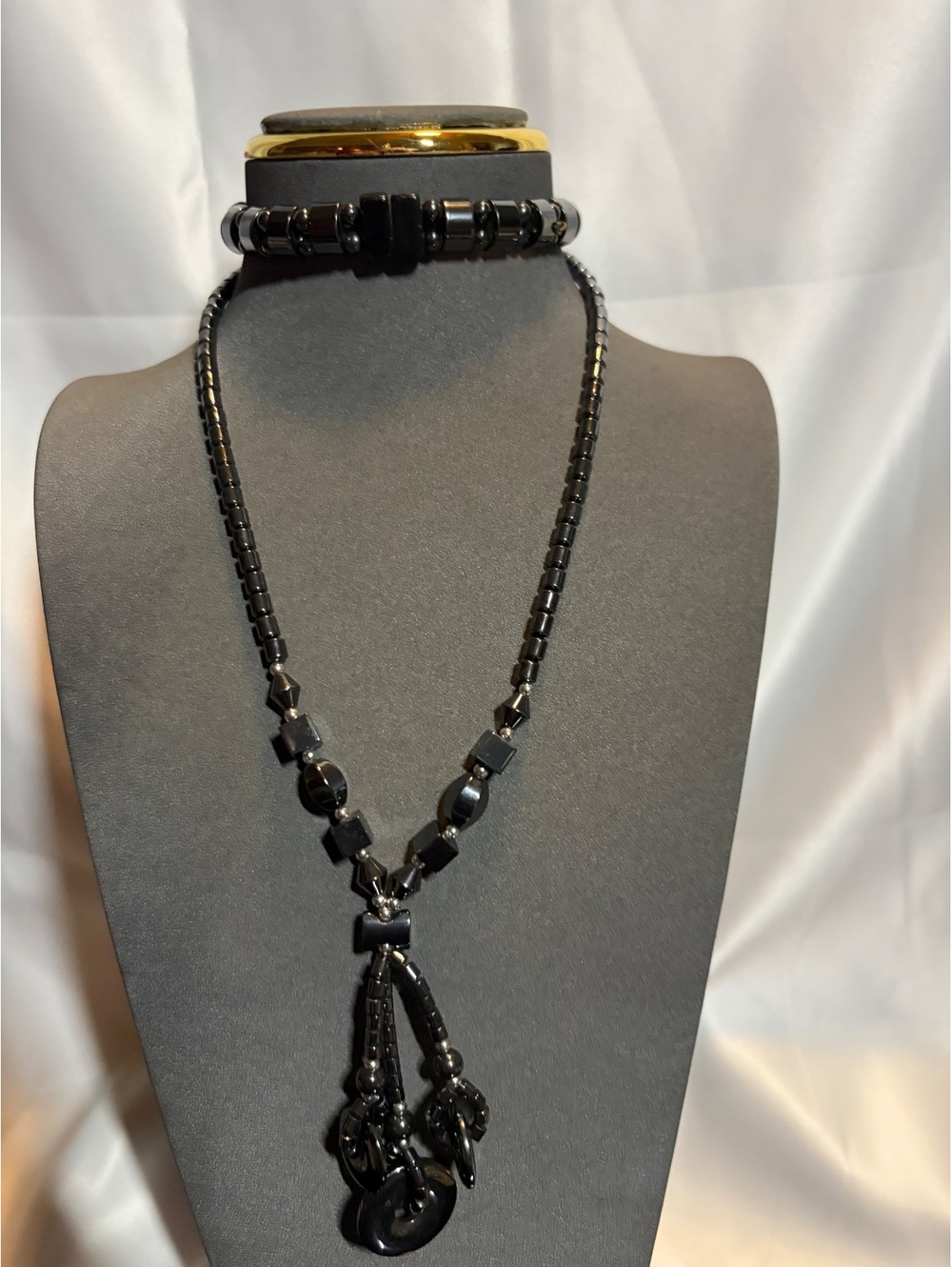 Black beaded necklace and bracelet set